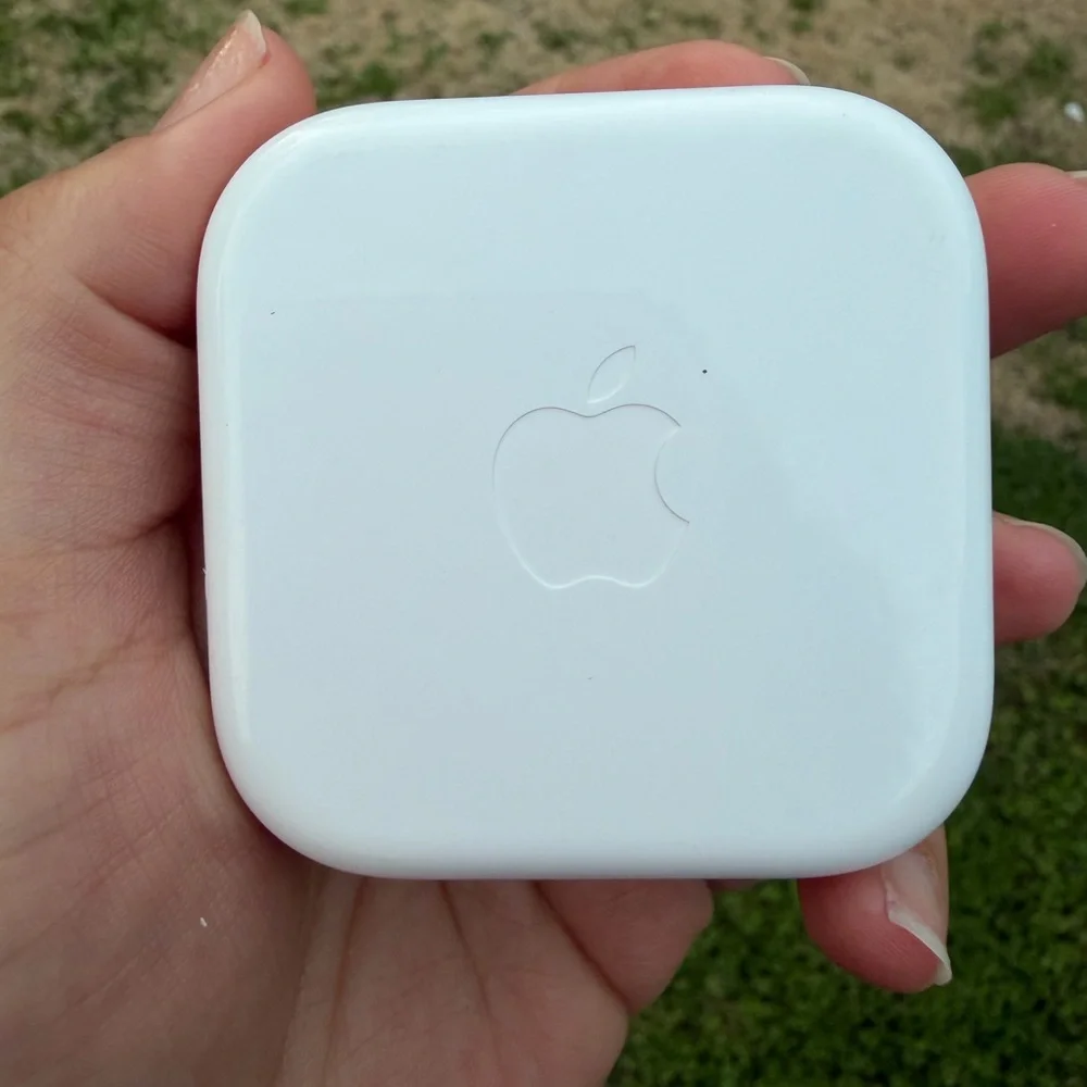 White Wired Apple Earbuds With Case